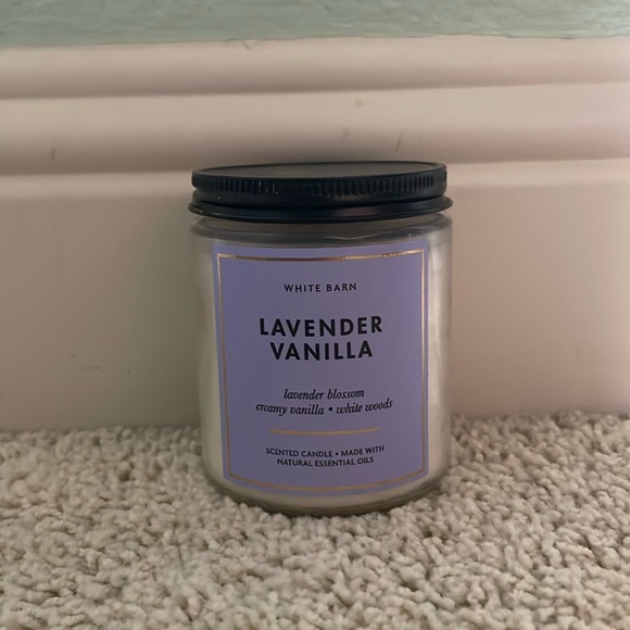 Bath and body works candle - Picture 1 of 3